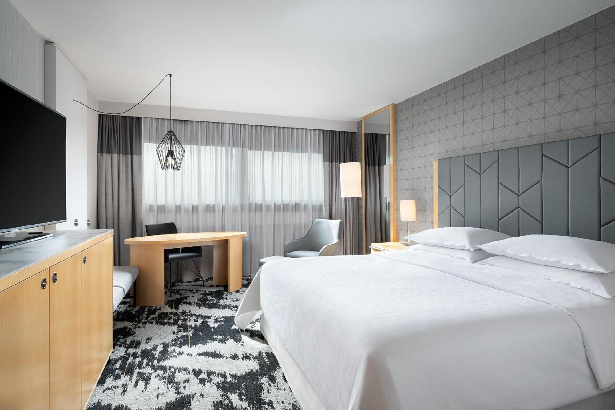 Deluxe Room Guest room 1 King or 1 Queen
